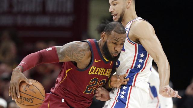 LeBron James berduel dengan Ben Simmons