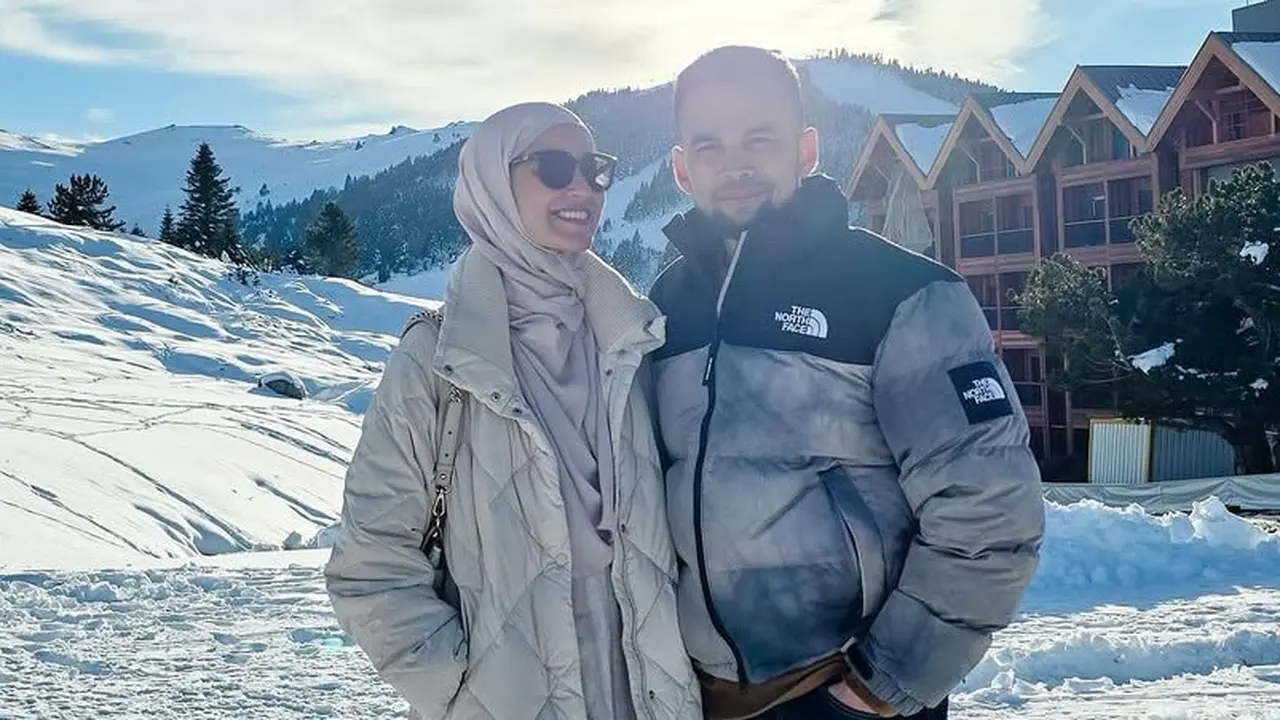 OOTD Hijab Shireen Sungkar Liburan di Qatar dan Turki