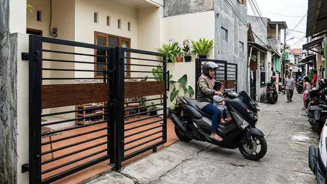 Inspirasi Pagar Minimalis untuk Teras Kecil di Gang Sempit. AI Generated