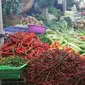 Harga cabai rawit pun ikut turun yang sebelumnya harganya mencapai Rp 120.000 per kg. Sekarang dijual Rp 80.000 per kg.