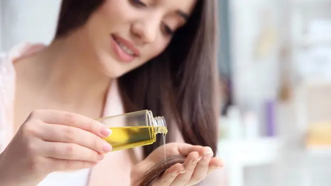 Manfaat Penggunaan Minyak Esensial untuk Merawat Rambut Rontok dan Tips yang Bisa Dilakukan