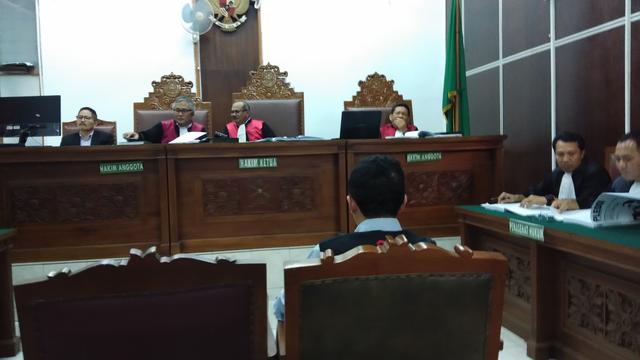 Terdakwa mantan Plt Ketua Umum PSSI Joko Driyono menyampaikan nota pembelaan atau pleidoi di Pengadilan Negeri Jakarta Selatan, Kamis (11/7/2019).