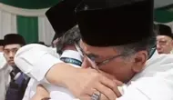 Momen Gus Yahya Menangis Haru Peluk Amir Said Husni Usai LPJnya Diterima Muktamar