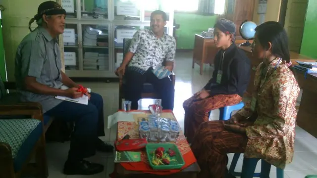 Siswa penghayat kepercayaan mengikuti ujian praktek dalam rangkaian USBN. (Foto: Liputan6.com/MLKI CLP/Muhamad Ridlo)