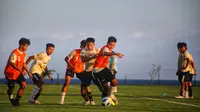 Timnas Indonesia U-17 hingga sekarang masih melakukan pemusatan latihan atau TC di Bali United Training Center. (Alit Binawan/Bola.com)