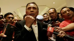 Ketua Umum PSSI, Mochamad Iriawan, memberikan keterangan kepada wartawan saat KLB PSSI di Hotel Shangri-La, Jakarta, Minggu (2/11/2019). Iwan akan memimpin PSSI selama empat tahun, dari 2019 hingga 2023. (Bola.com/M Iqbal Ichsan)