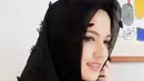 Istri Ardi Bakrie ini memang terlihat anggun saat ia memakai hijab. Penampilan menawan Nia memakai hijab ini berhasil mencuri perhatian publik. Pesona Nia pakai hijab ini dipuji netizen dengan aura cantik memesonanya begitu terlihat jelas saat berhijab. (Liputan6.com/IG/@ramadhaniabakrie)