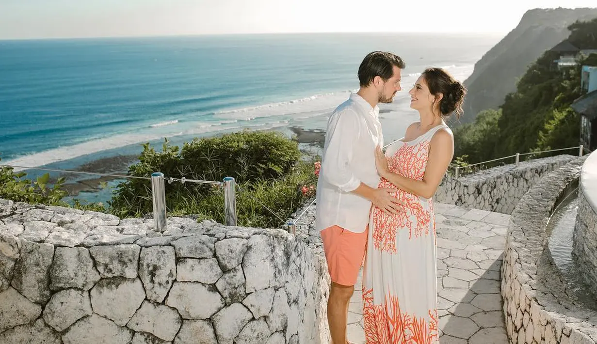 Marissa Nasution menikah dengan seorang bule bernama Benedikt Brueggemann. Dari pernikahan tersebut, Marissa dikaruniai seorang bayi imut. (Foto: instagram.com/marissaln)