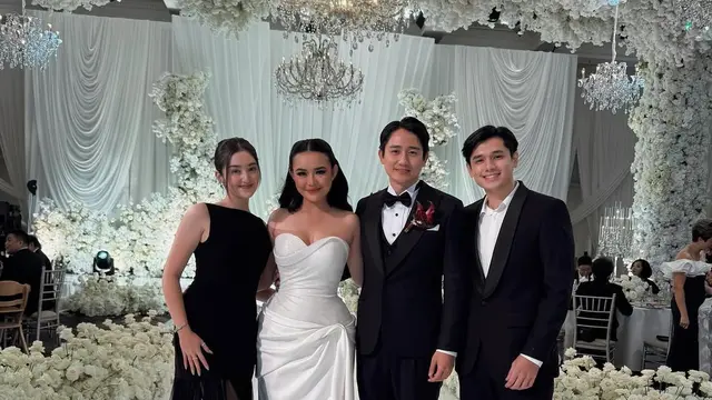 Ranty Maria dan Rayn Wijaya hadir di resepsi pernikahan Amanda Manopo dan Kenny. [@raynwijaya26]