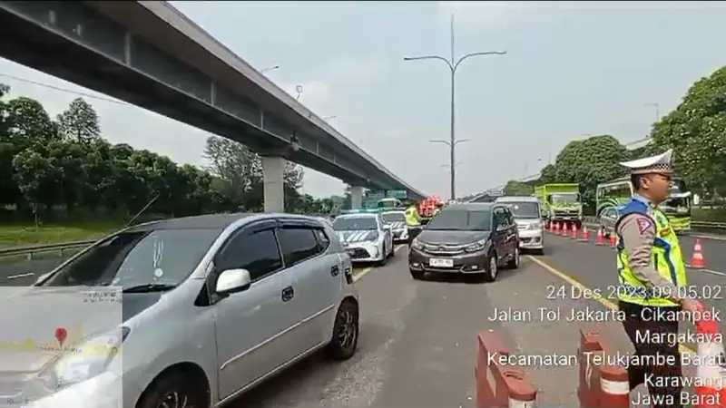 Perpanjangan contraflow dari KM 47 s.d KM 65 arah Cikampek Ruas Jalan Tol Jakarta-Cikampek pukul 09.05 WIB