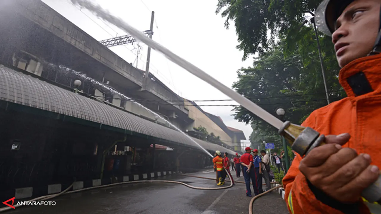 gambir-terbakar-9-131227b.jpg