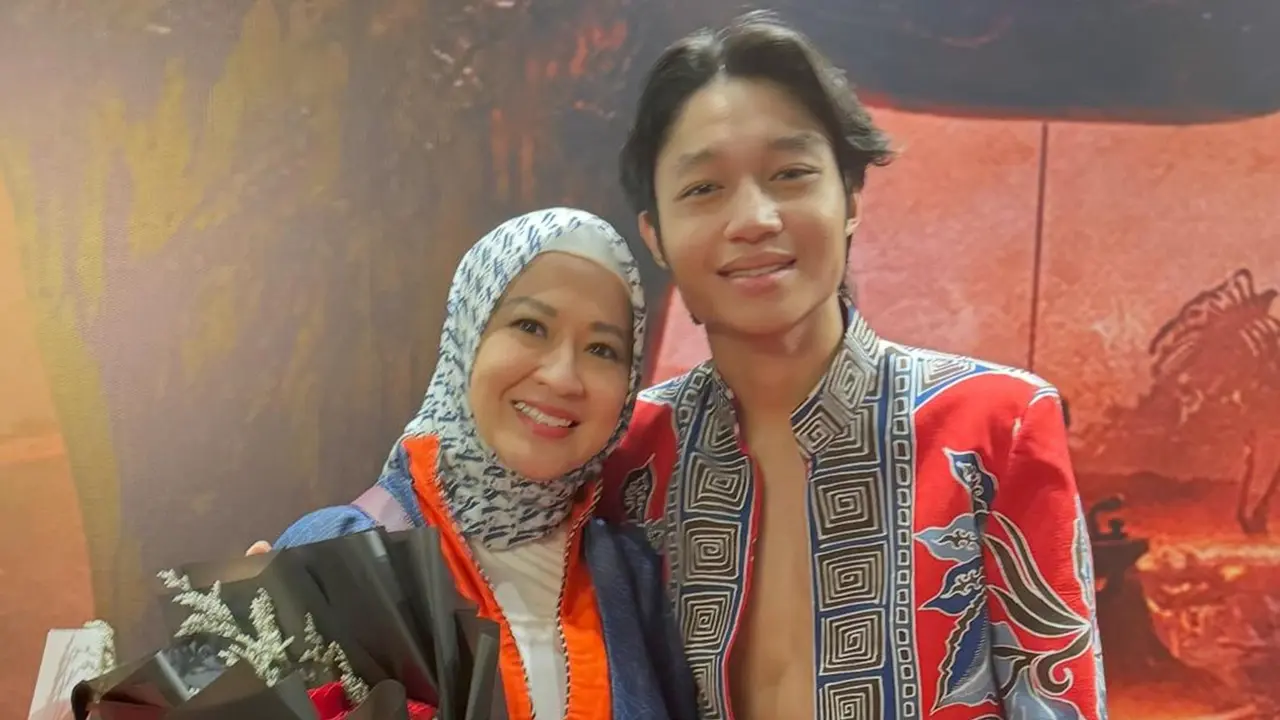 Potret Okie Agustina di Gala Premiere Film Siksa Neraka, Dukung Kiesha Alvaro
