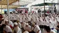 Ribuan jemaah mengikuti acara zikir dan doa bersama di Medan. 