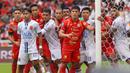 Sejumlah pemain Persija Jakarta dijaga pemain Persijap dalam laga lanjutan BRI Super League 2025/2026 di Stadion Utama Gelora Bung Karno (SUGBK), Senayan, Jakarta, Sabtu (03/01/2025). (Bola.com/Abdul Aziz)