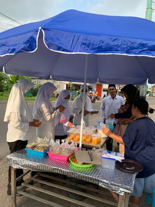 Kadinkes Sebut Sampel Makanan di Seluruh Pasar Takjil Banyuwangi Aman Dikonsumsi