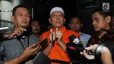 Mantan anggota DPRD Sumut Rijal Sirait usai menjalani pemeriksaan di Gedung KPK, Jakarta, Rabu (4/7). KPK resmi menahan Rijal terkait suap. (Merdeka.com/Dwi Narwoko)