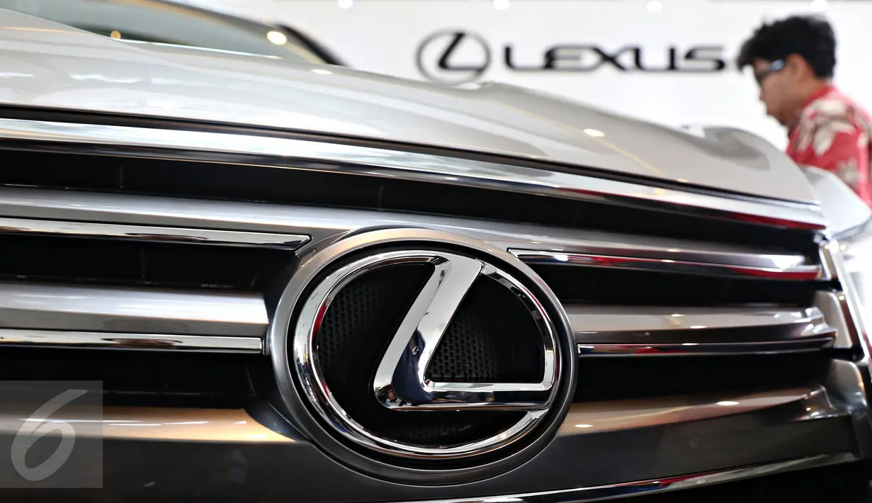Sejak hadir pertama kali di Indonesia pada 2008, Lexus LX 570 memberi kontribusi yang cukup besar dalam penjualan mobi Lexus di Indonesia, khususnya di segmen premium sport utility vehicle (SUV), Jakarta, Selasa (1/3/2016).(Liputan6.com/Immanuel Antonius)