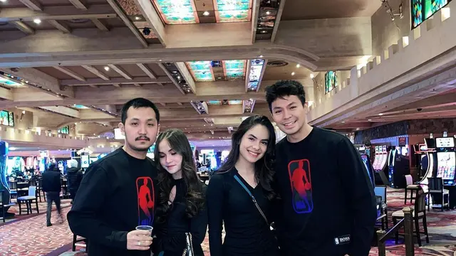 Gusti Ega, Elina Joerg, Steffi Zamora, Fero Walandouw (Foto: Instagram/@steffizamoraaa)
