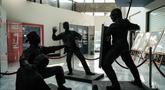 Sebuah diorama yang menggambarkan penembakan terhadap empat mahasiswa oleh pasukan keamanan terlihat di Museum Tragedi 12 Mei di kampus Universitas Trisakti, Jakarta pada 22 April 2026. (Yasuyoshi Chiba/AFP)