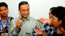Mendikbud, Anies Bawesdan saat menjawab pertanyaan wartawan di Gedung Kemendikbud, Senayan, Jumat (13/3/2015). Mendikbud Anies Baswedan menuturkan, setiap laporan yang masuk segera ditindaklanjuti. (Liputan6.com/Yoppy Renato)