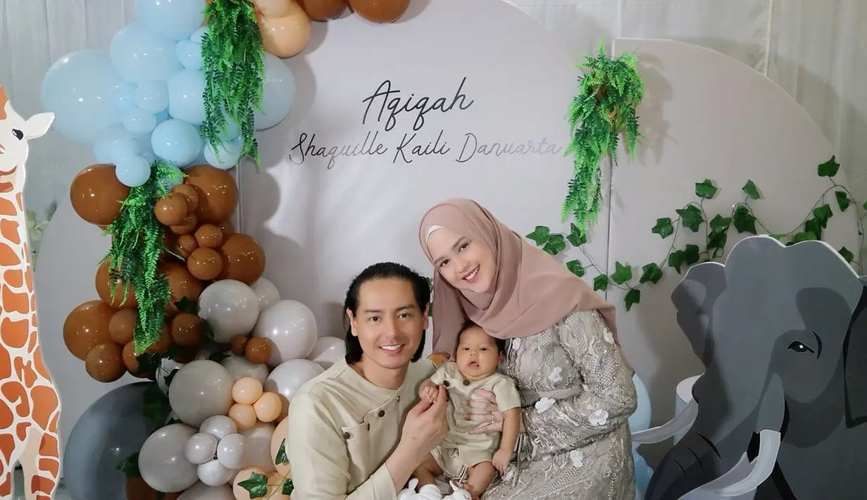 “Jadi kami cari desainernya, suka bikin modern tropical. Kami sering diskusi, tapi kebanyakan dari arsiteknya sendiri,” jelas Roger. (Instagram/rogerojey)