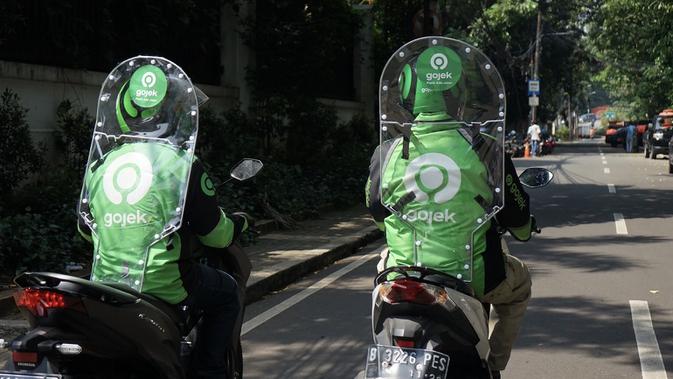 Gojek mulai uji coba penerapan sekat pelindung di layanan GoRide. (Sumber: Gojek)