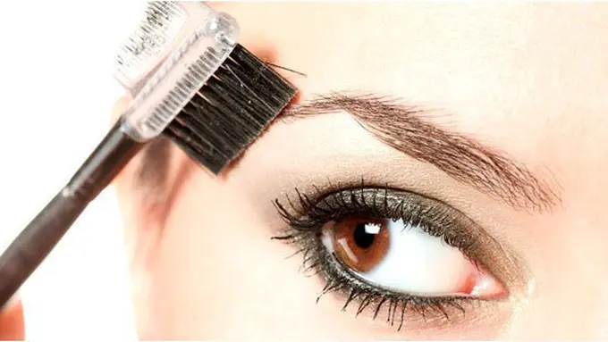 Alis tak simetris bikin tak pede/copyright: thinkstockphotos.com