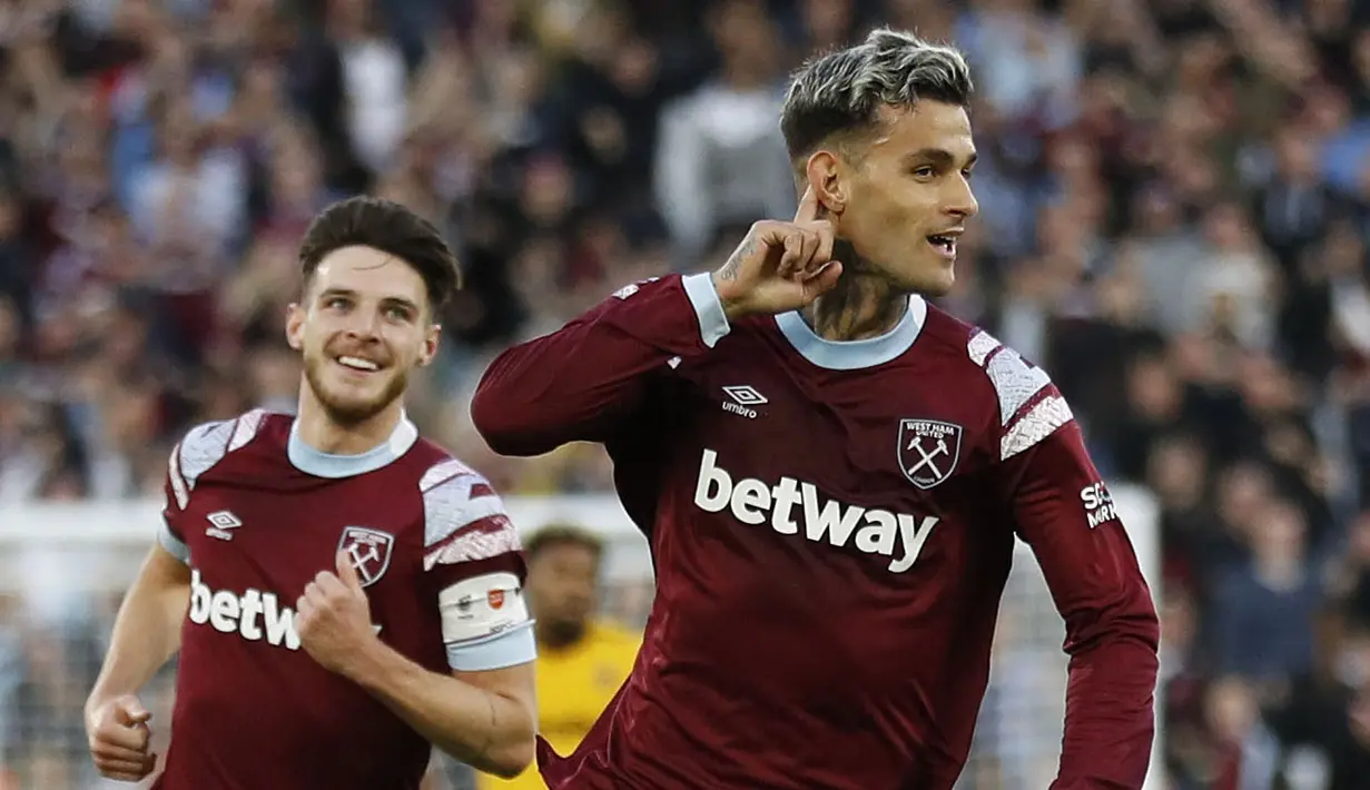 Gianluca Scamacca diboyong oleh West Ham United dari Sassuolo pada musim panas ini dengan harga 36 juta euro. Ia telah dipercaya tampil sebanyak 11 kali namun baru mampu mencetak 2 gol di Liga Inggris. Sementara itu, Scamacca juga baru mencatatkan 2 gol dalam 5 penampilannya di Liga Europa. (AFP/Ian Kington)
