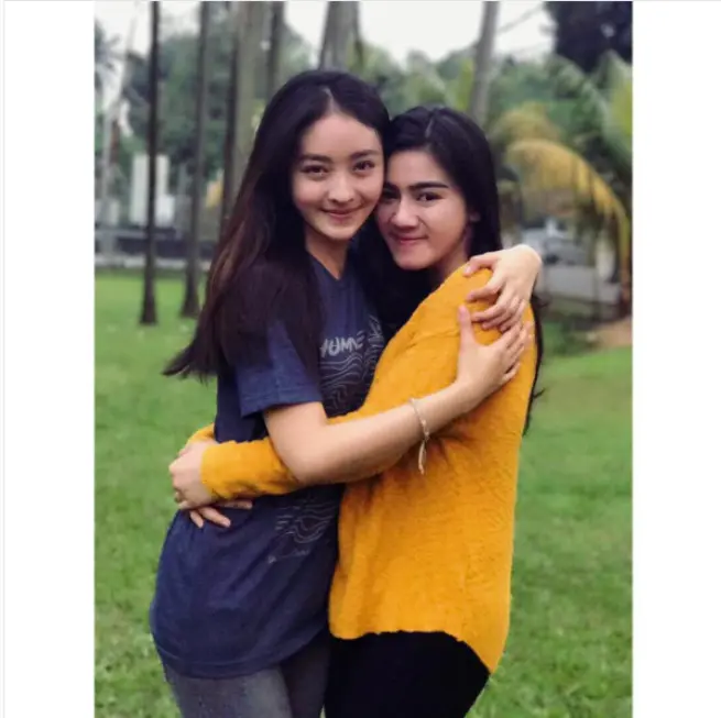 Natasha Wilona dan Felicya Angelista. (Instagram - @natashawilona12)