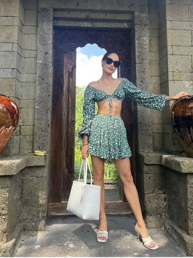 Penampilan Cinta Laura di Bali, credit: Instagram (@claurakiehl)