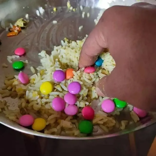 6 Potret Nasi dengan Lauk Camilan Ini Nyeleneh, Rasanya Bikin Penasaran