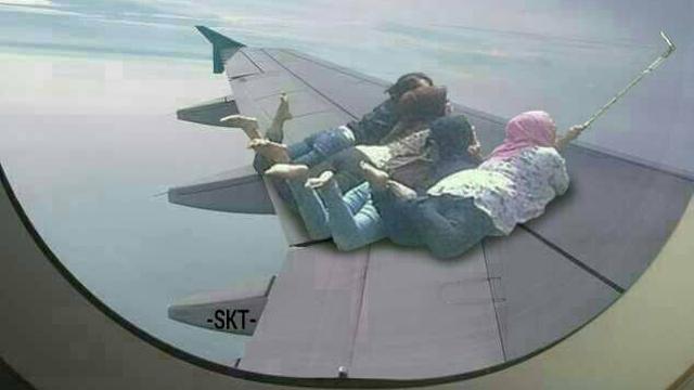 6 Editan Foto Naik Pesawat Ini Gagal Estetik, Nyeleneh Banget