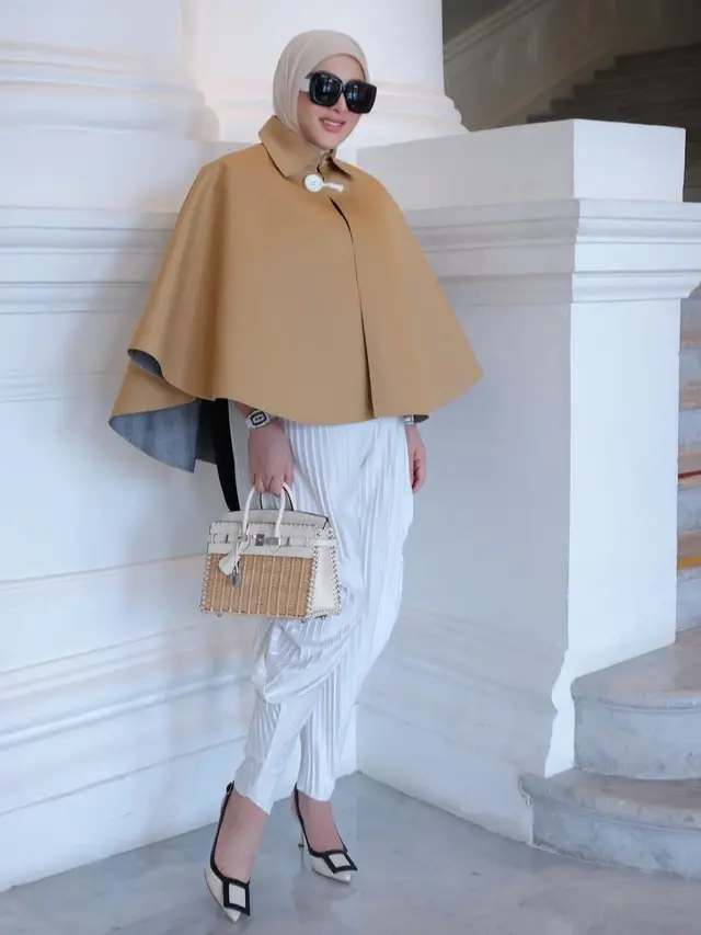 8 Trik Fashion Syahrini Tutupi Baby Bump Sebelum Resmi Umumkan Kehamilan