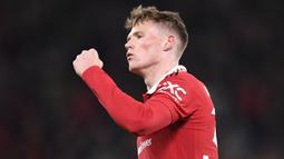 Pemain Manchester United, Scott McTominay, saat melawan Omonoia Nicosia pada laga Europa League di Stadion Old Trafford (13/10/2022). Pemain berusia 26 tahun itu selama ini memang dikenal memiliki daya juang tinggi serta umpan akurat yang bisa membantu penyerang MU mencetak gol. (AFP/Oli Scarff)