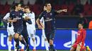 Striker PSG, Angel Di maria, mencetak gol penyama kedudukan di menit terakhir ke gawang Ludogorets dalam laga Grup Liga Champions di Stadion Parc des Princes, Paris, (6/12/2016).  (AFP/Franck Fife)