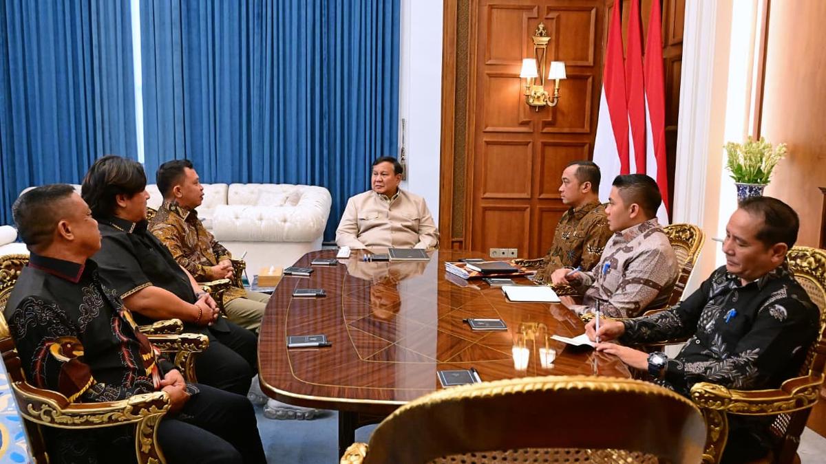 Prabowo Terima Tokoh Dayak Panglima Jilah Bahas Kebakaran Hutan Kalimantan