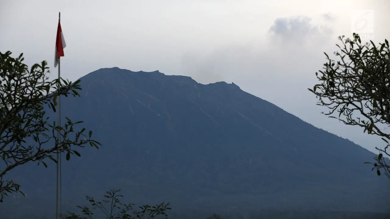 Kondisi Terkini, Asap Gunung Agung Semakin Terlihat Menipis