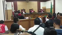 Dede Richo Ramalinggam alias Dede Idol jalani sidang perdananya di Pengadilan Negeri (PN) Tangerang, Rabu (5/11/2018).