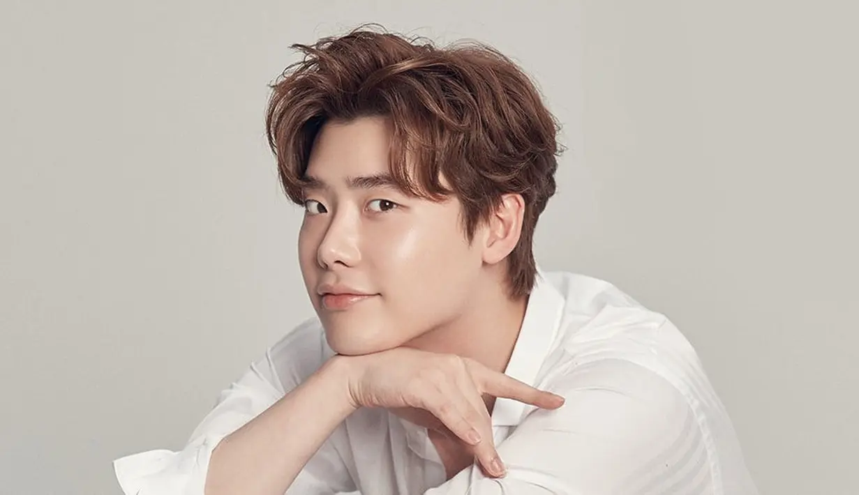 Dan yang mengejutkan adalah Lee Jong Suk tidak mau dibayar untuk drama yang akan dibagi menjadi dua bagian itu. (Foto: soompi.com)
