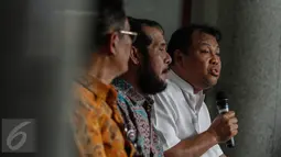 Ketua MK, Arief Hidayat saat konferensi pers, Jakarta, Jumat (27/1). Hakim Konstitusi Patrialis Akbar tertangkap atas kasus dugaan suap terkait uji materi nomor 41 tahun 2014 tentang Peternakan dan Kesehatan Hewan. (Liputan6.com/Faizal Fanani)