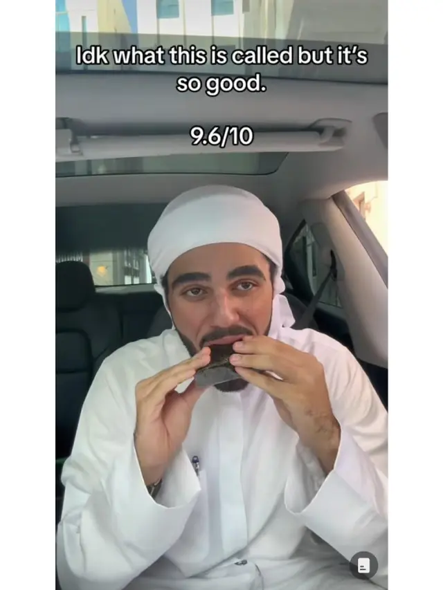 Nasser JD, Influencer dari Abu Dhabi, Membuat Konten Makan Berupa Review Jajanan Korea Selatan. Konten Ini Membuat Warganet Gagal Fokus Lantaran Wajah Rupawan yang Dimiliki Nasser (tiktok.com/nasser.id)
