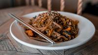 How to make japchae at home. (Photo: GoodEats YQR/Unsplash)