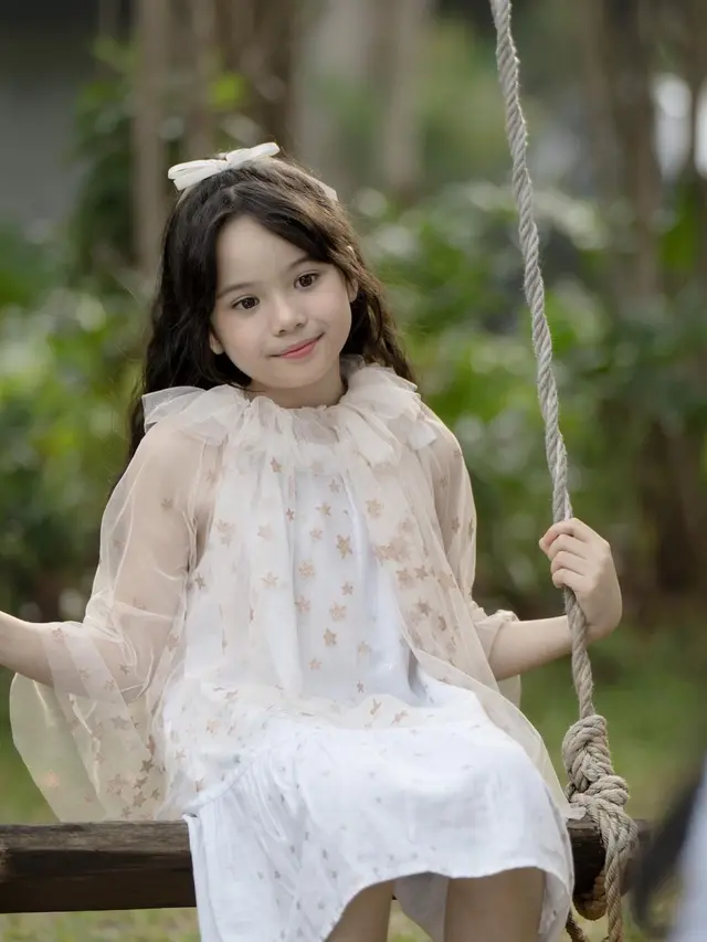 Dress Putih Motif Bintang yang Manis untuk sambut lagu baru