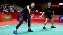 <p>Pebulu tangkis ganda putra Indonesia, Mohammad Ahsan/Hendra Setiawan berusaha mengembalikan kok ke arah pasangan Seo Seung-jae dan Kevin Sanjaya dalam acara 'Moment of Honor The Daddies' sebelum laga final Indonesia Masters 2025 di Istora Senayan, Jakarta, Minggu (26/01/2025). (Bola.com/Bagaskara Lazuardi)</p>
