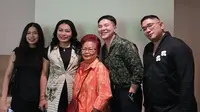 Perjalanan Wilsen Willim Merajut Cerita Tenun Indonesia, dari Tangan Perajin ke Panggung Couture