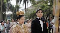 Mahkota tersebut dibuat langsung oleh pengrajin dari Provinsi Ranong.: credit: @Niyadarweddinganswer