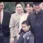 Beredar Foto Lama Keluarga Prabowo Saat Temani Presiden Soeharto ke Jerman, Penampilan Didi Hediprasetyo Bikin Salfok. foto: TikTok @is.reinz