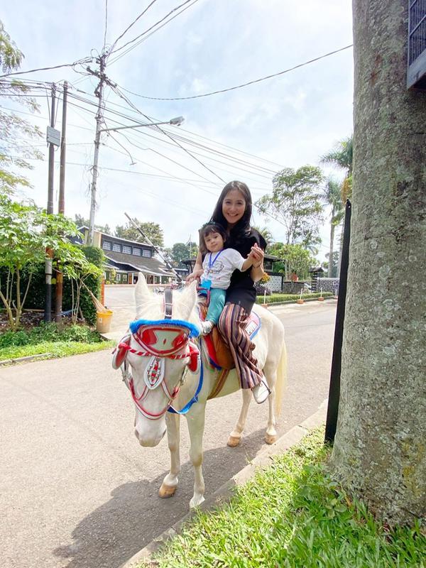 Potret momen kebersamaan Caca Tengker dan Ansara. (Sumber: Instagram/cacatengker)