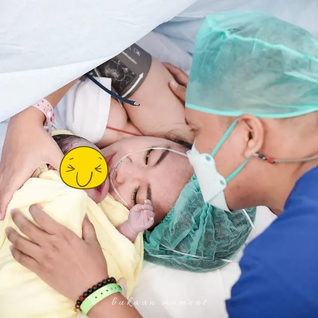 6 Momen Istri Arief Muhammad Melahirkan Anak Kedua, Langsung Punya Dua Gigi