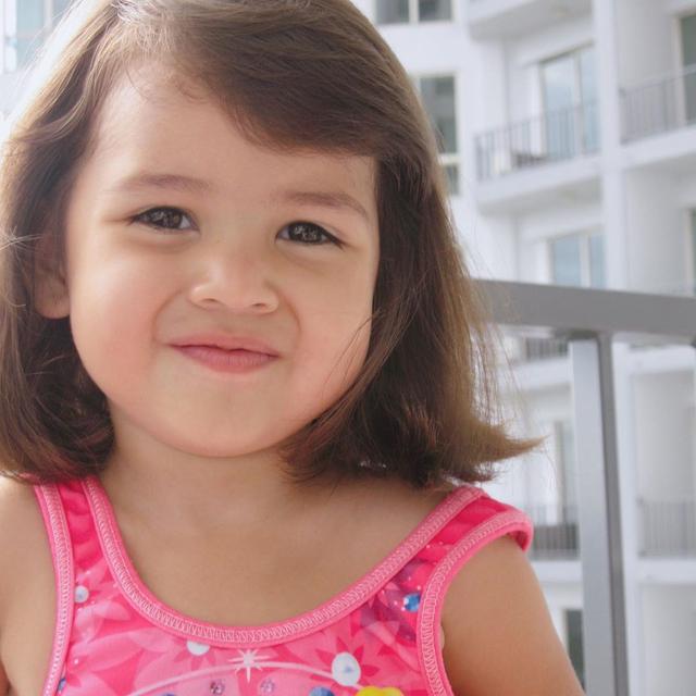 Potret Masa Kecil 6 Seleb Wanita Blasteran, Lucu dan Menggemaskan